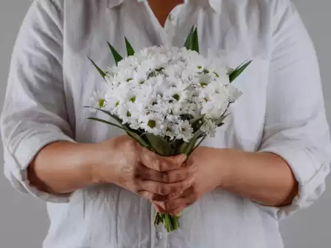 Vasos de Margaridas em Caixa Rústica | Flores Online