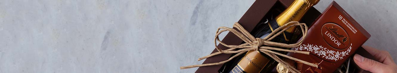 Kits e Cestas de Presentes sem Flores com Chocolates, Bebidas e doces para Entrega.