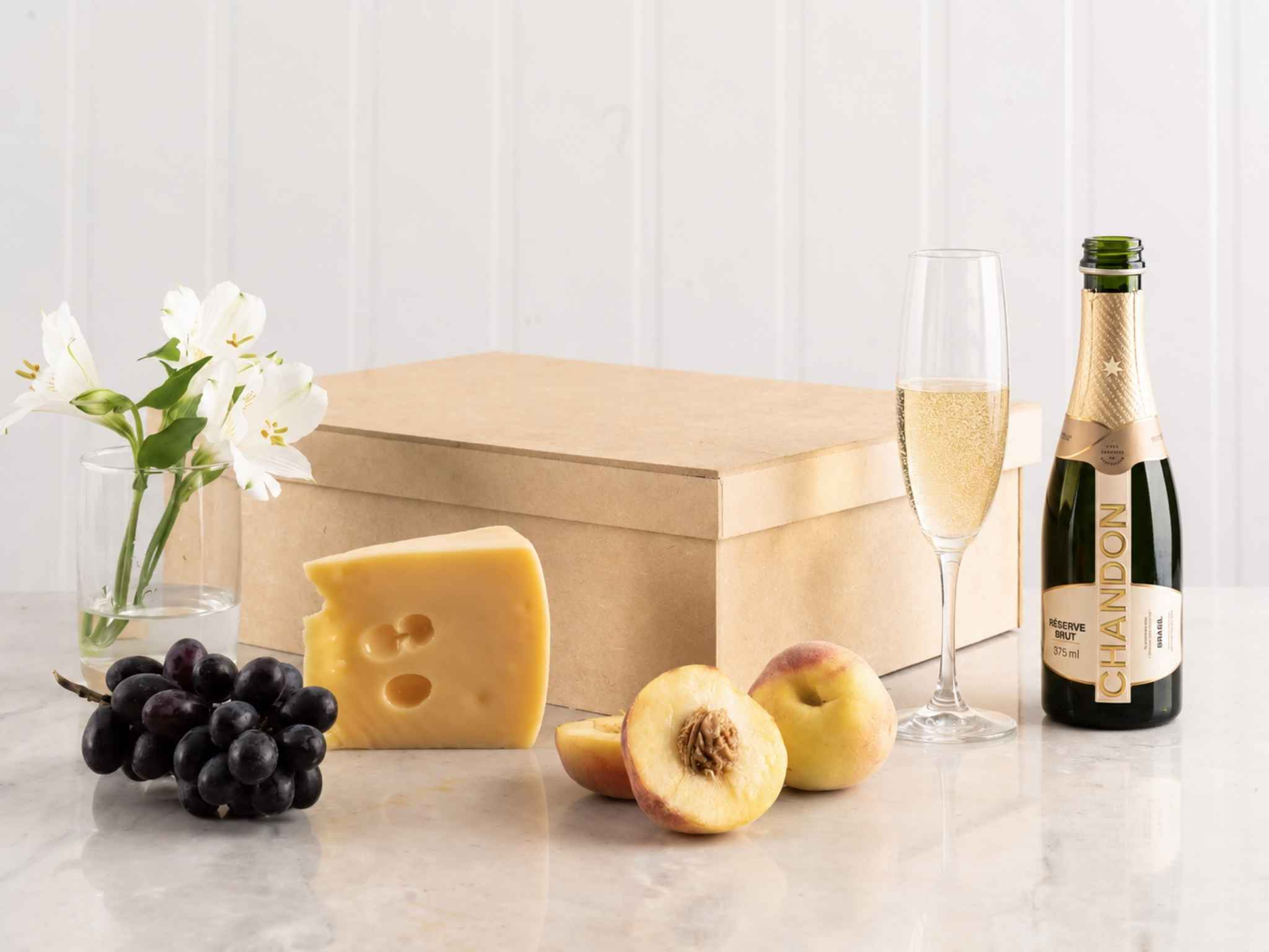 Espumante, Queijo e Frutas Espumante, Queijo e Frutas Para Entrega