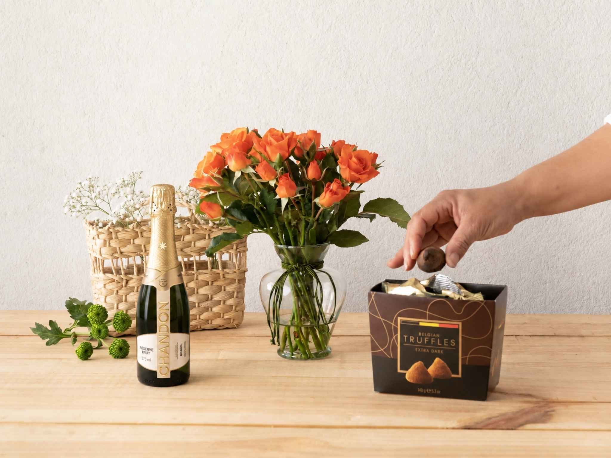 Flor de Canto Laranja, Trufas e Chandon Flor de Canto Laranja, Trufas e Chandon Para Entrega