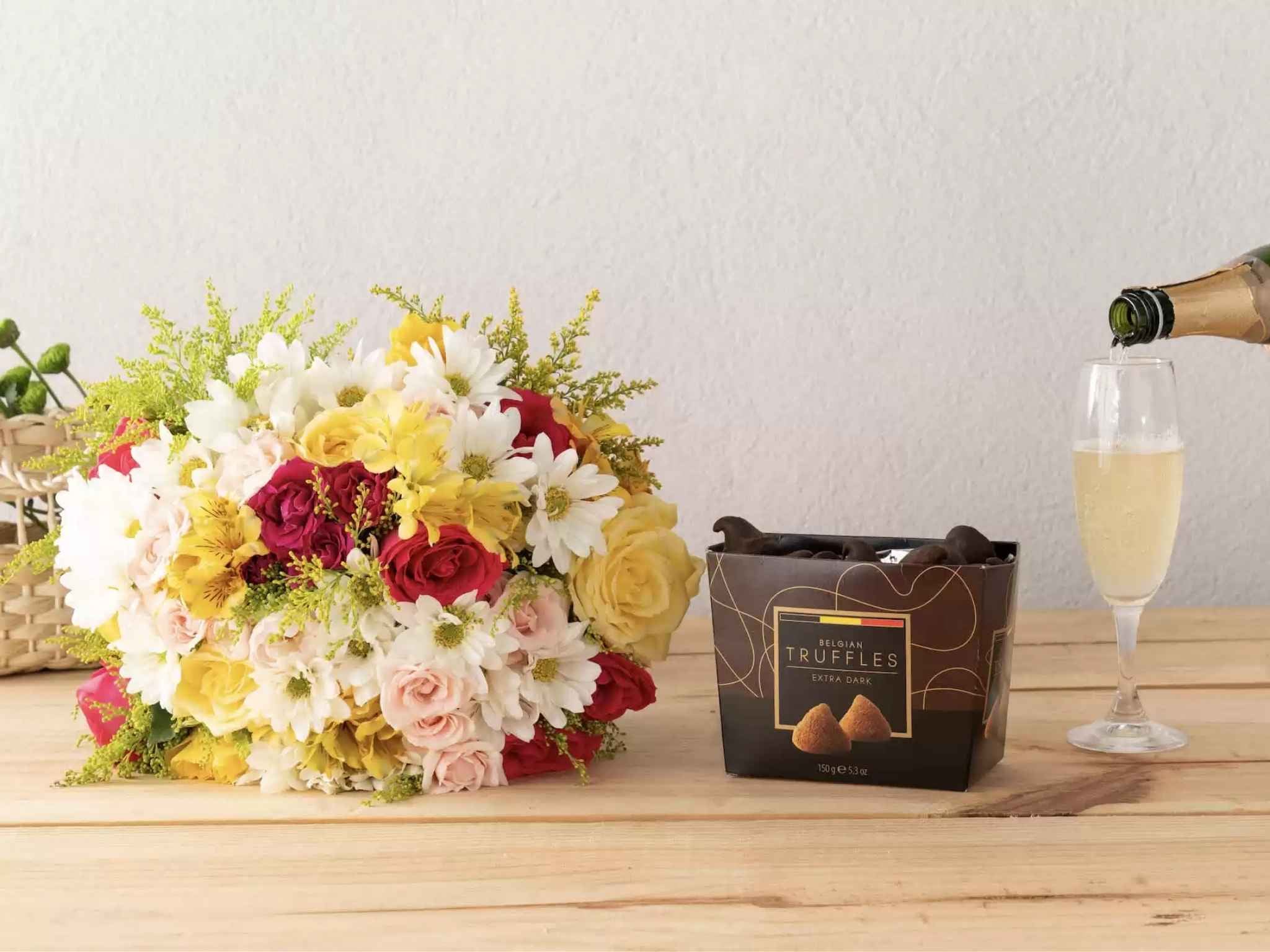 Buquê Primavera, Trufas e Chandon Buquê Primavera, Trufas e Chandon Para Entrega