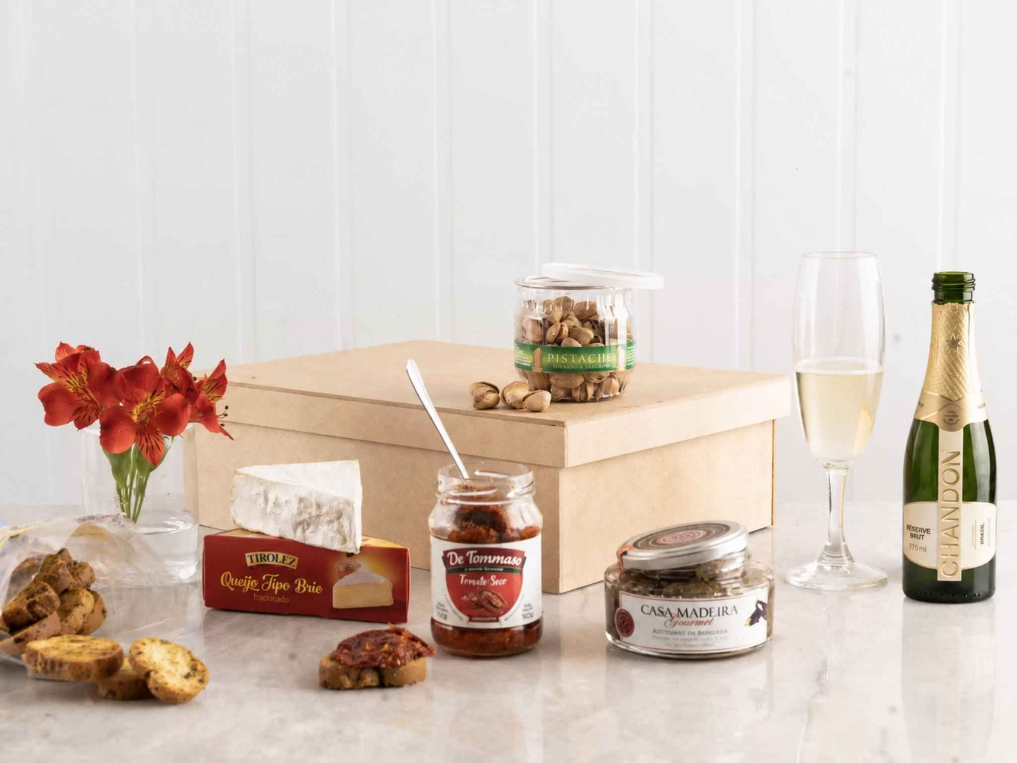 Espumante, Queijo e Aperitivos Espumante, Queijo e Aperitivos Para Entrega