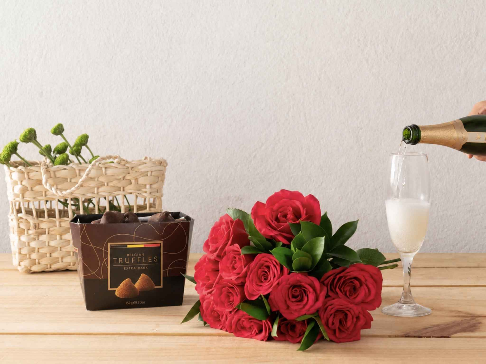 10 Rosas Vermelhas, Trufas e Chandon Para Entrega