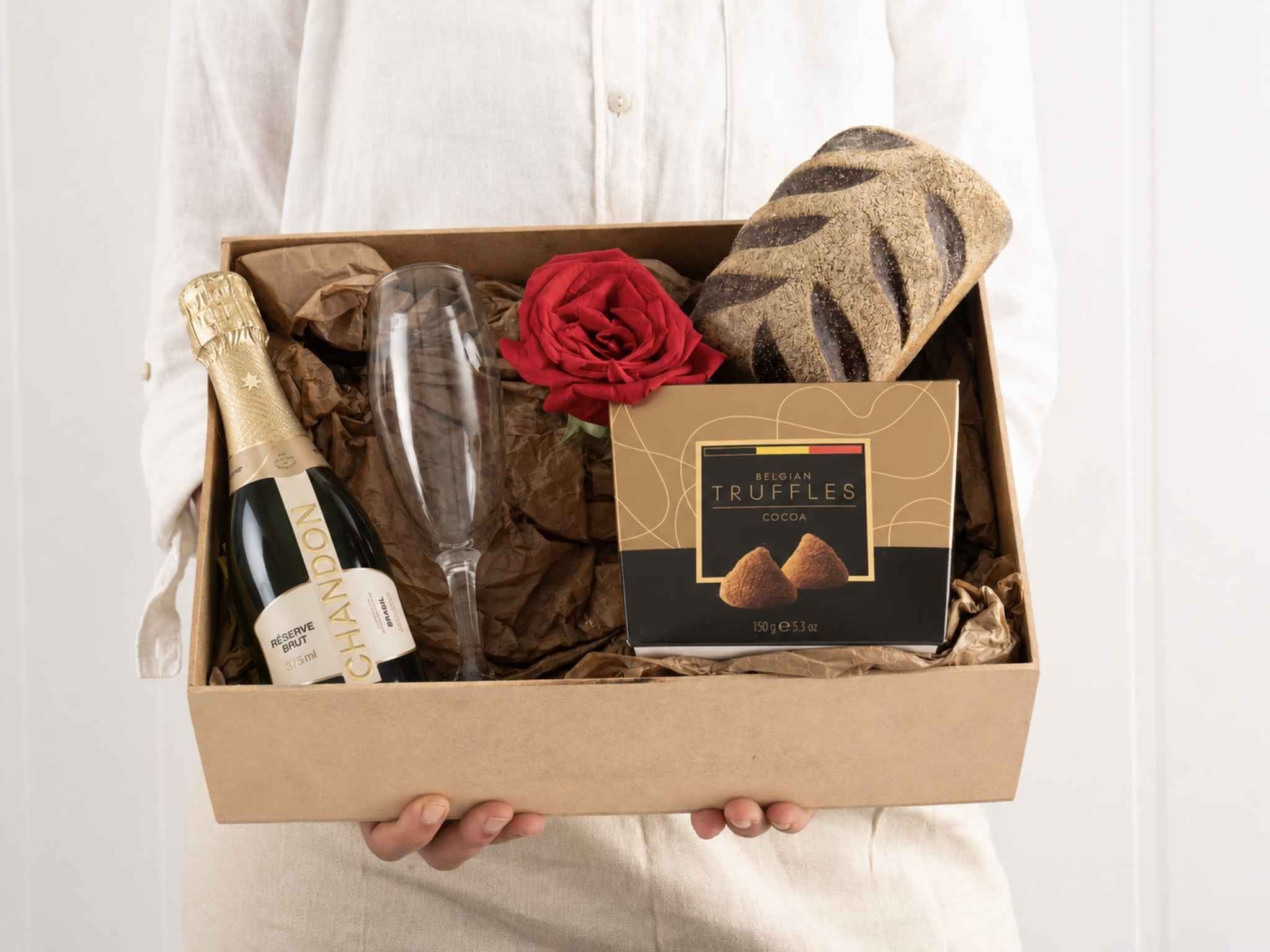 Espumante, Trufas e Rosa Para Entrega