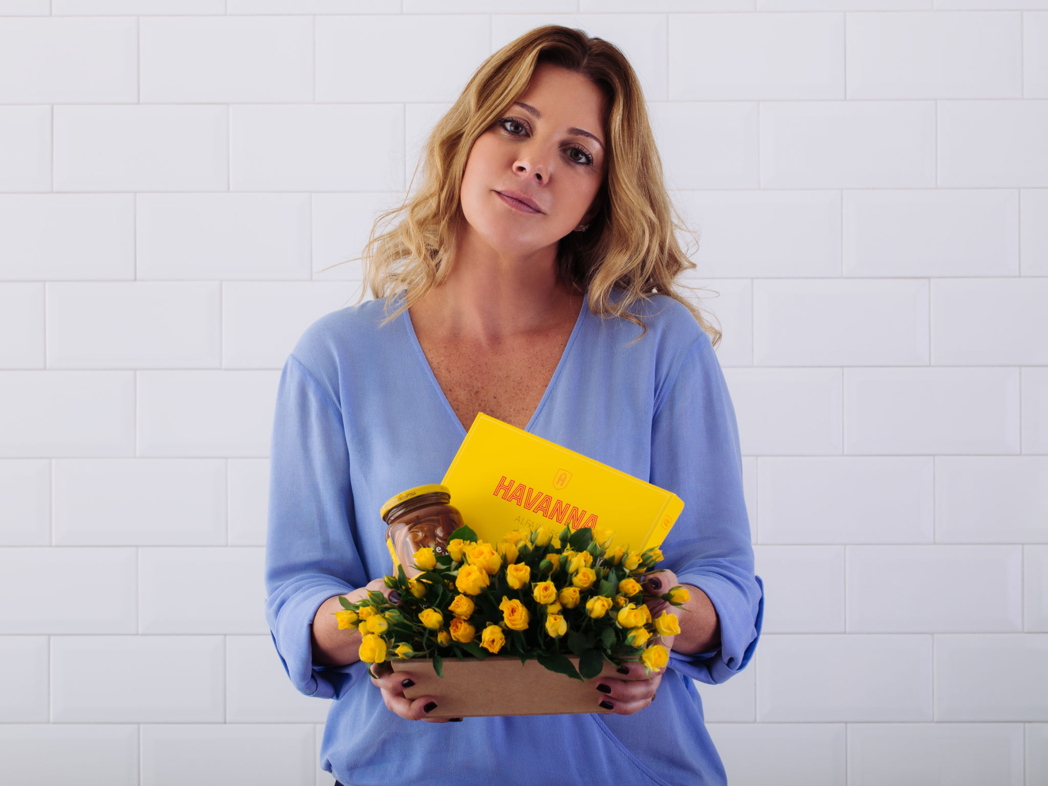 Doce Jardim - Juana Martinez Kit com Rosas Amarelas, Alfajores e Doce de Leite Havanna