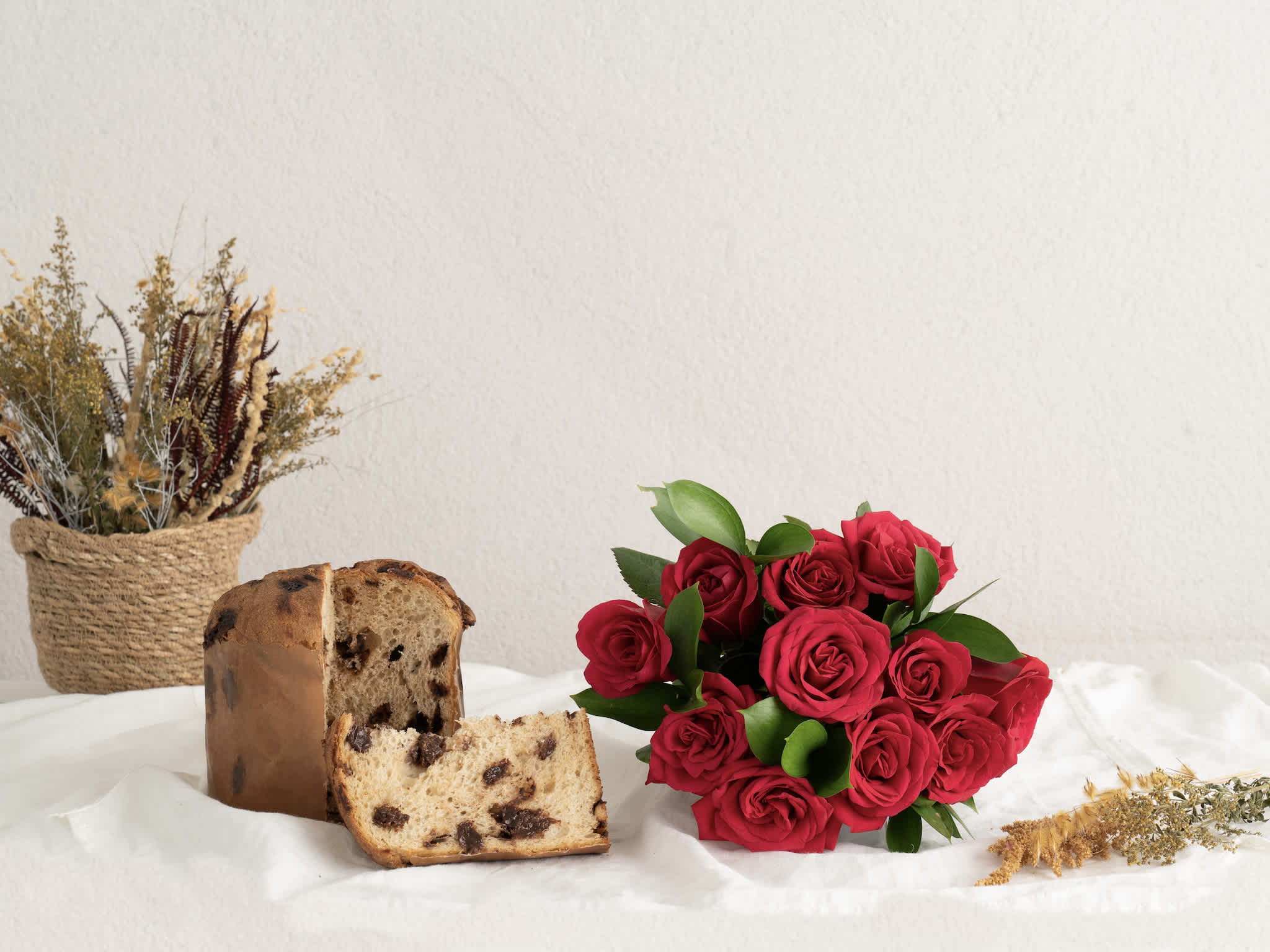 10 Rosas Vermelhas e Chocottone 10 Rosas Vermelhas e Chocottone Para Entrega