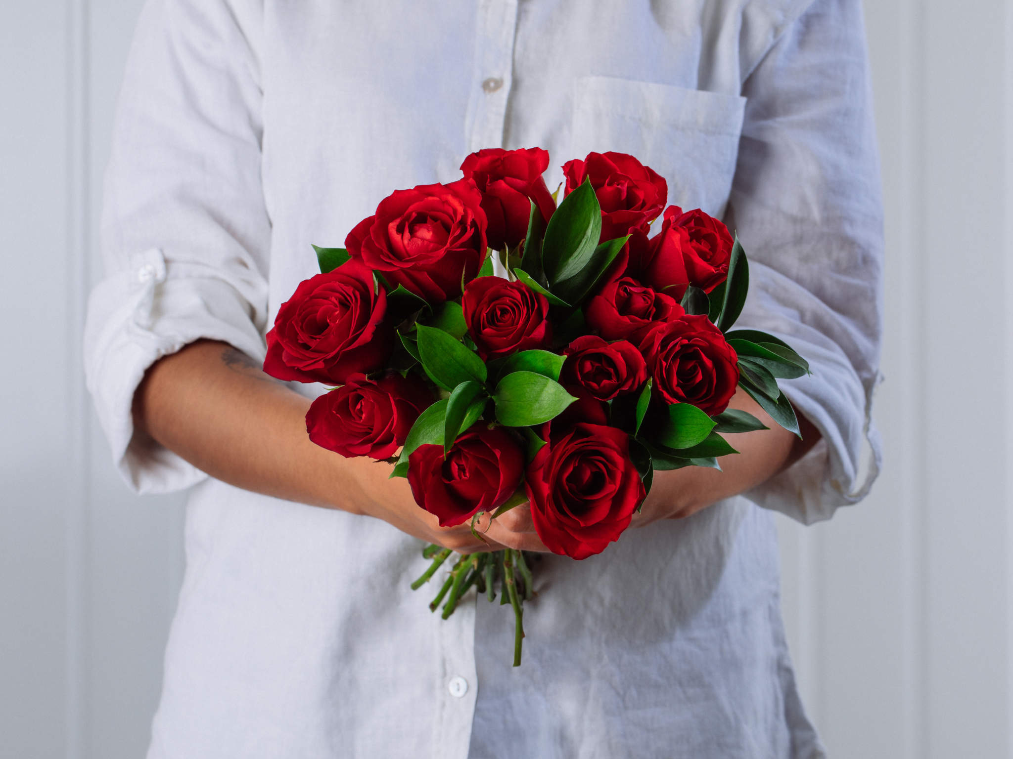 Buquê de 12 Rosas Vermelhas Para Entrega | Flores Online