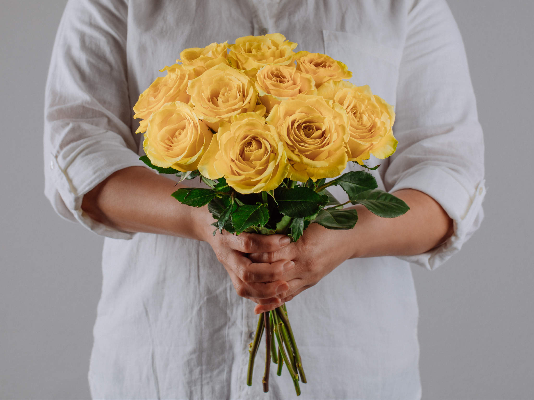 Buquê de 10 Rosas Amarelas Para Entrega | Flores Online