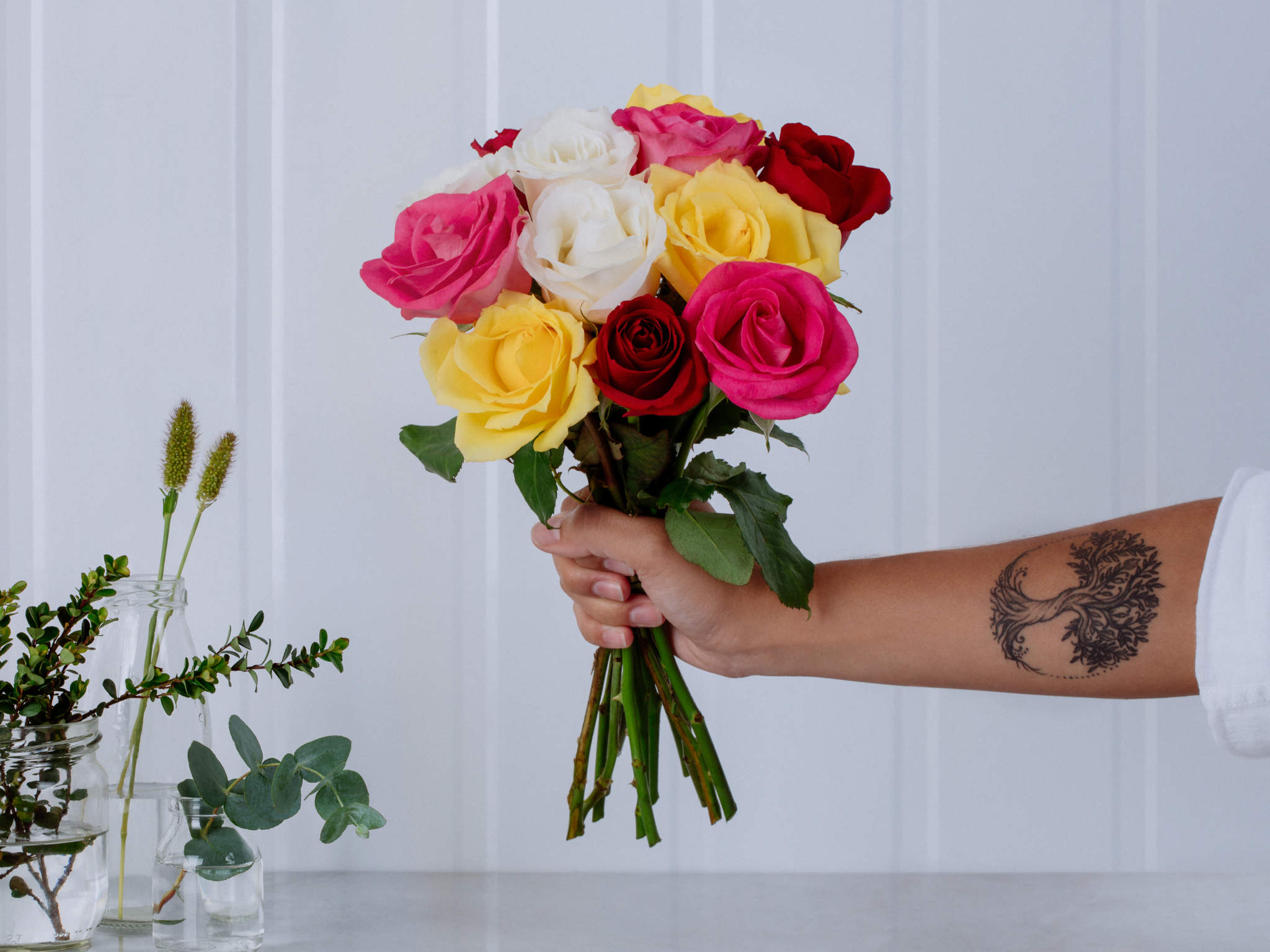 Buquê de 12 Rosas Coloridas Para Entrega