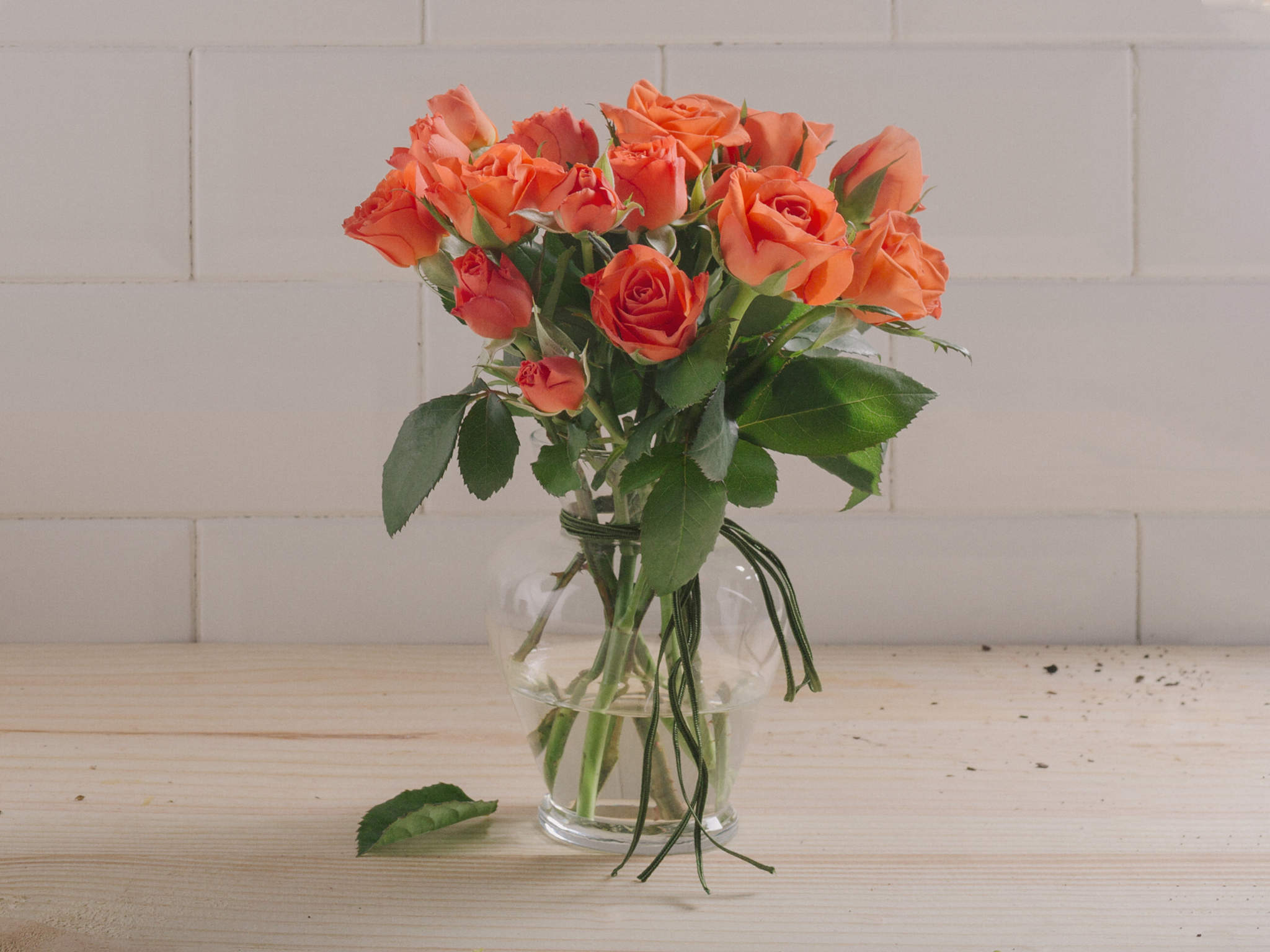 Arranjo de Rosas Laranjas em Vaso | Flores Online