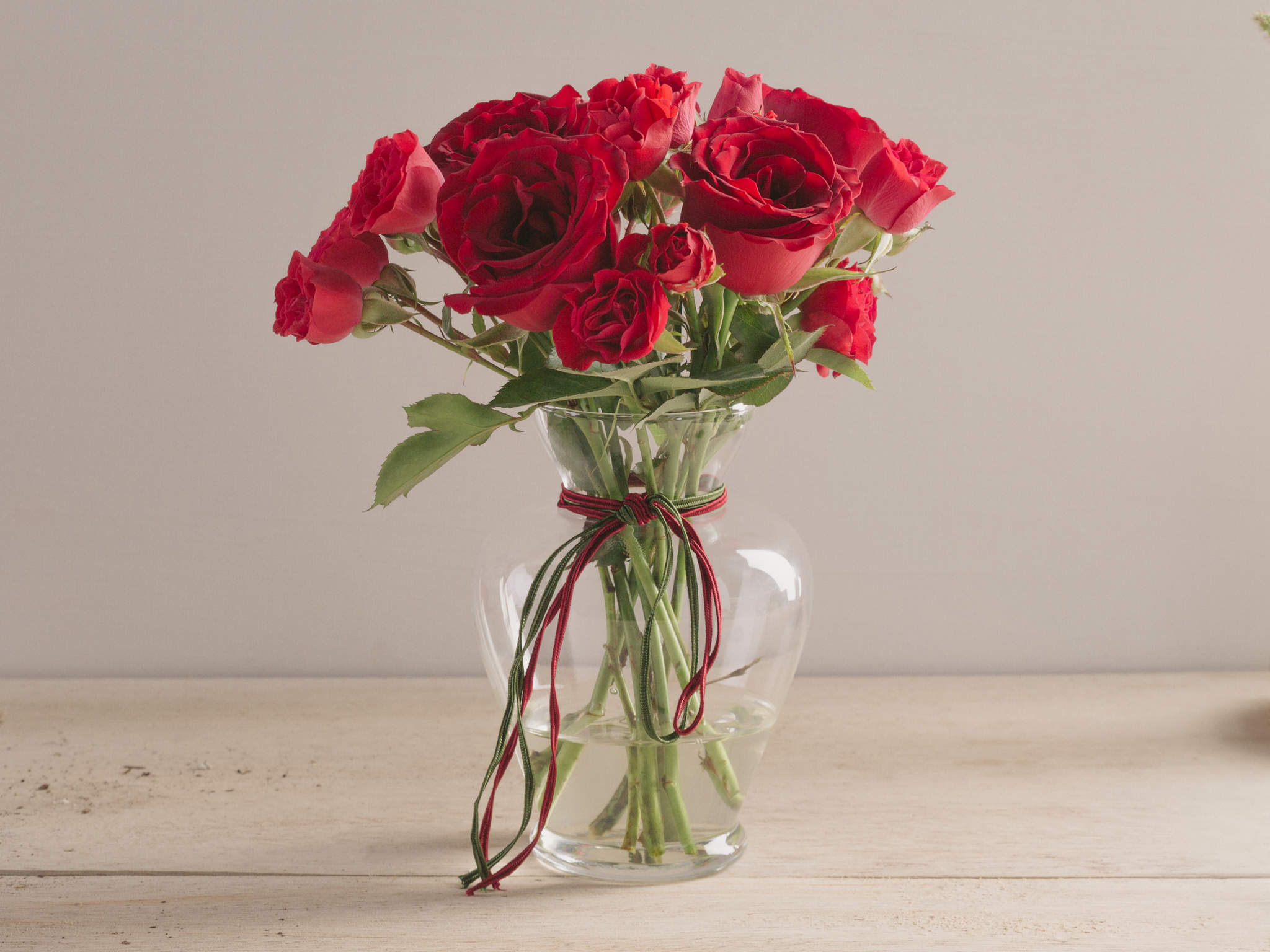 Arranjo de Rosas Vermelhas em Vaso