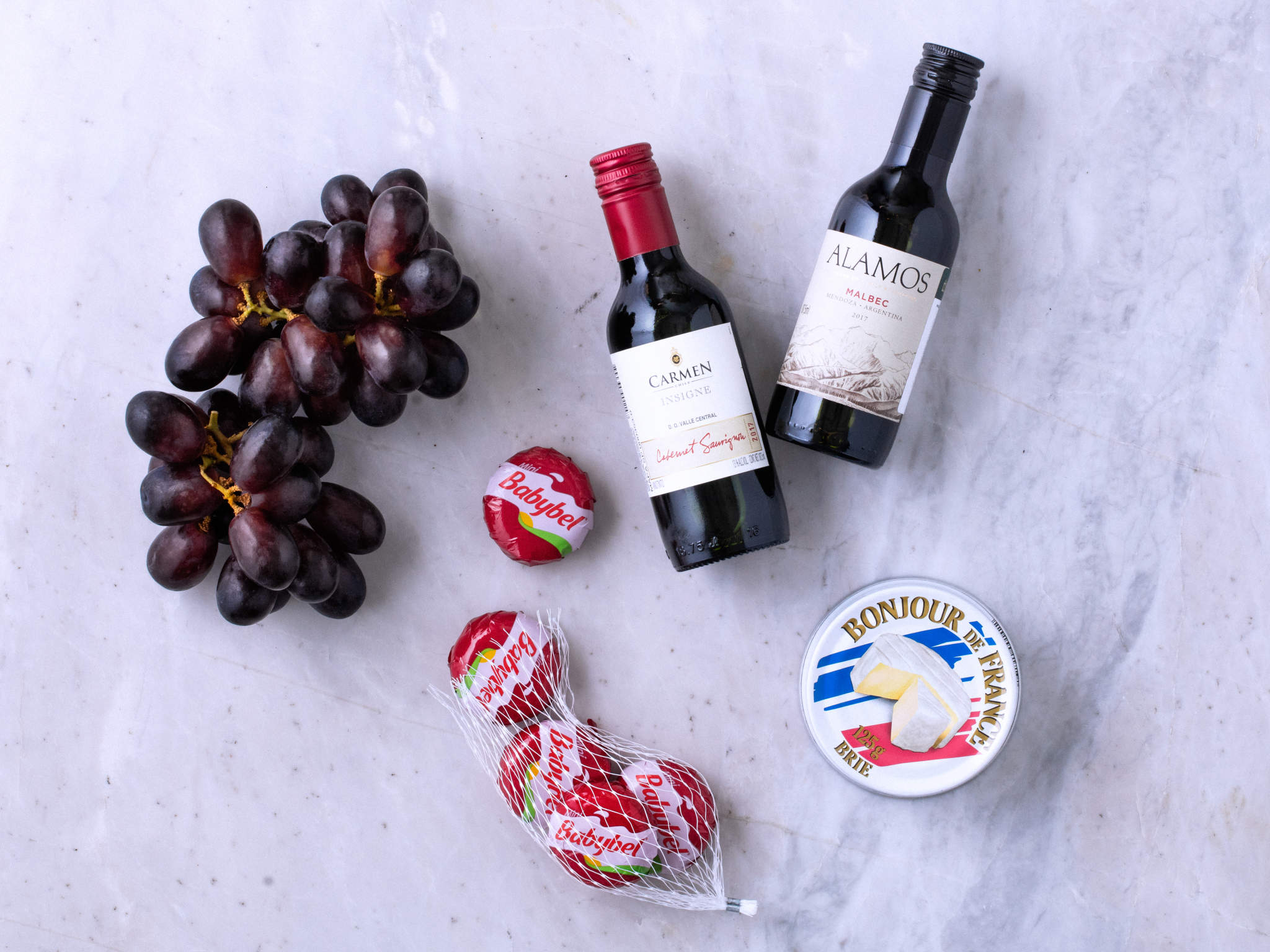 Com Amigos Cesta de Presente com Queijos, Vinhos e Fruta