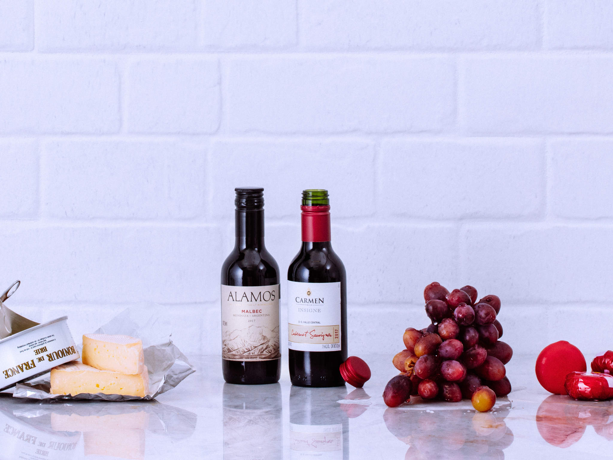 Com Amigos Cesta de Presente com Queijos, Vinhos e Fruta