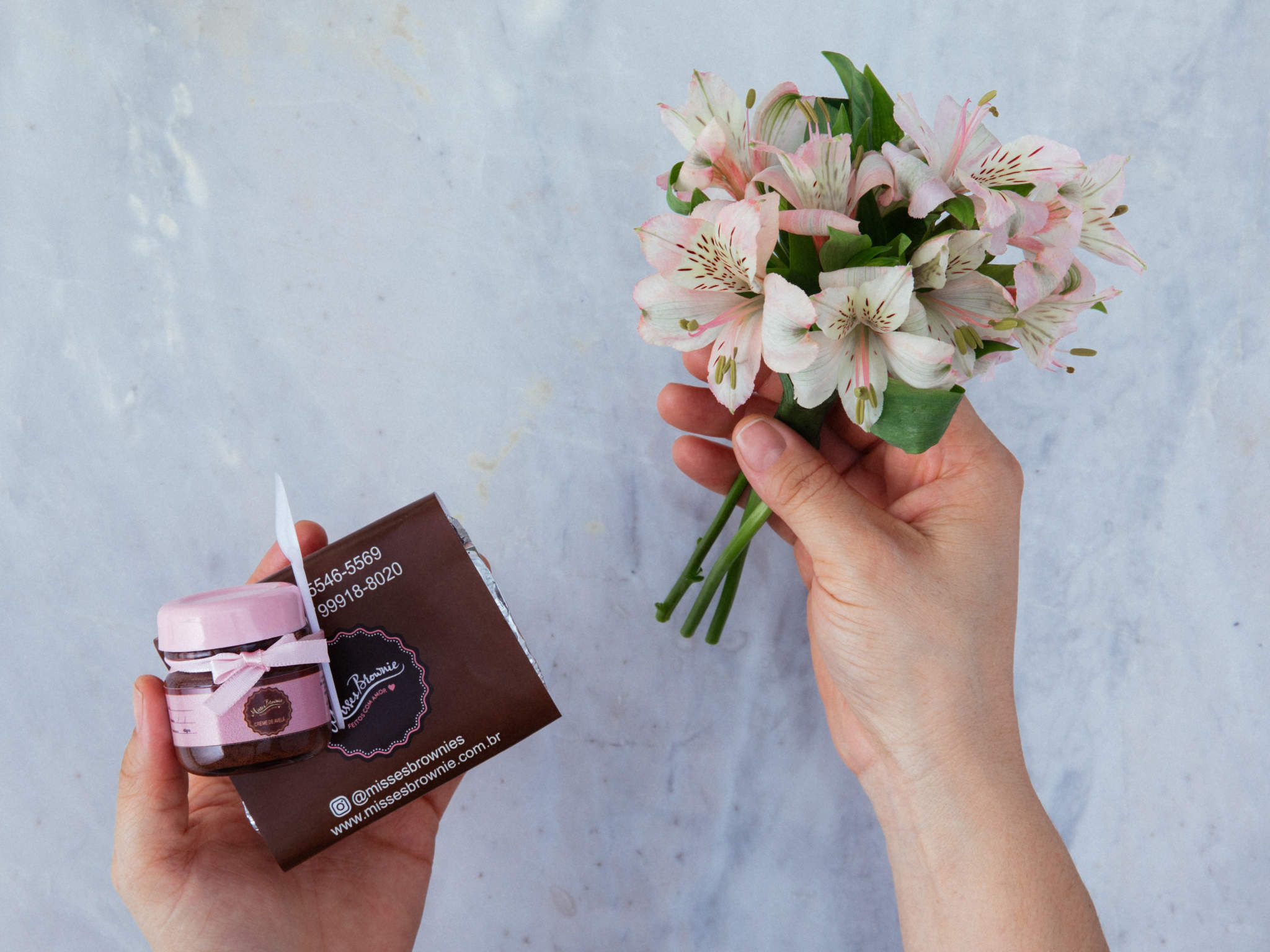 Sweet’n’Pink Buquê de Alstroemérias com Brownie de Colher e Marmitinha de Brownie