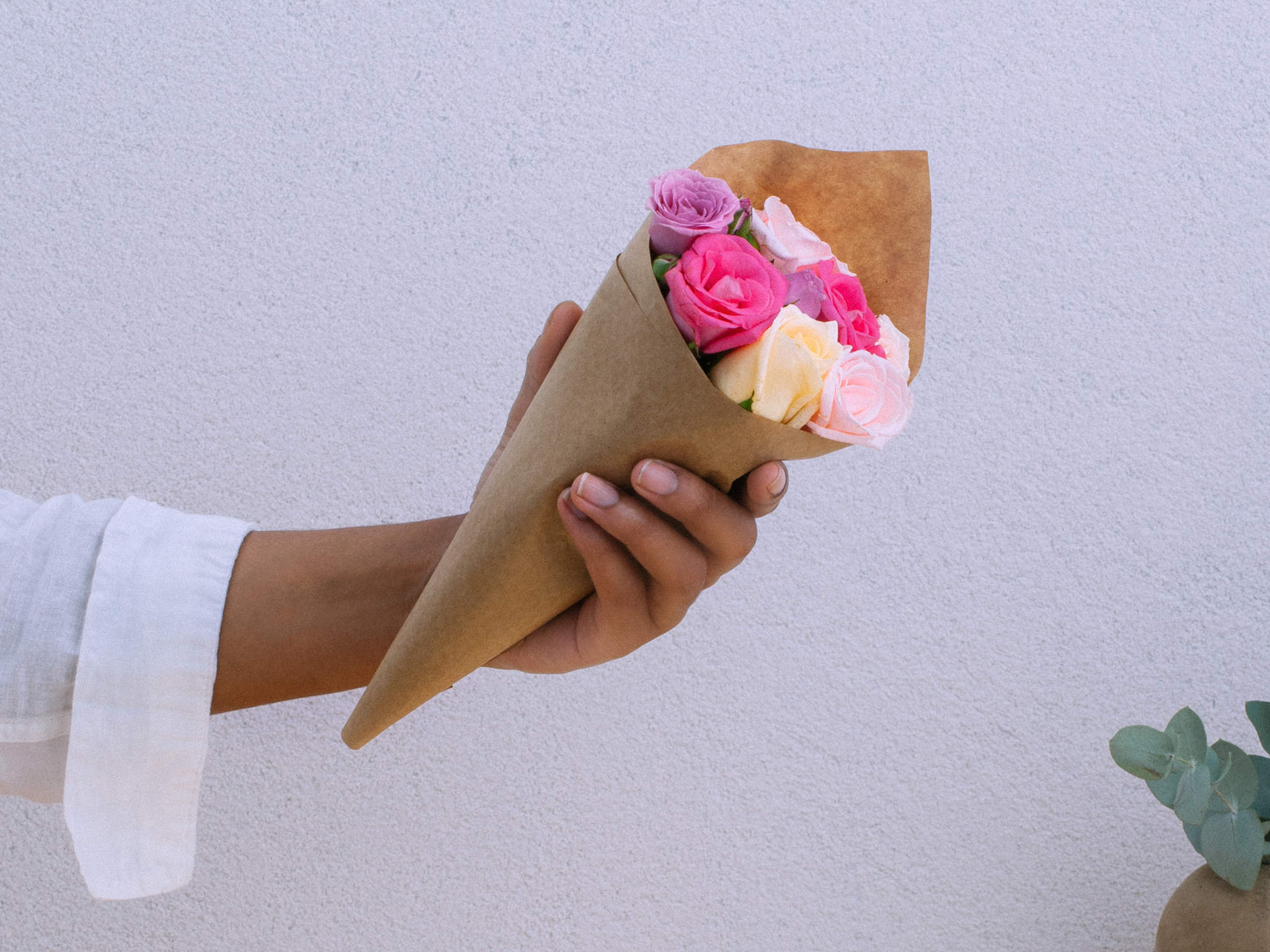 Buquê de Rosas Rosadas em Folha Kraft Para Entrega