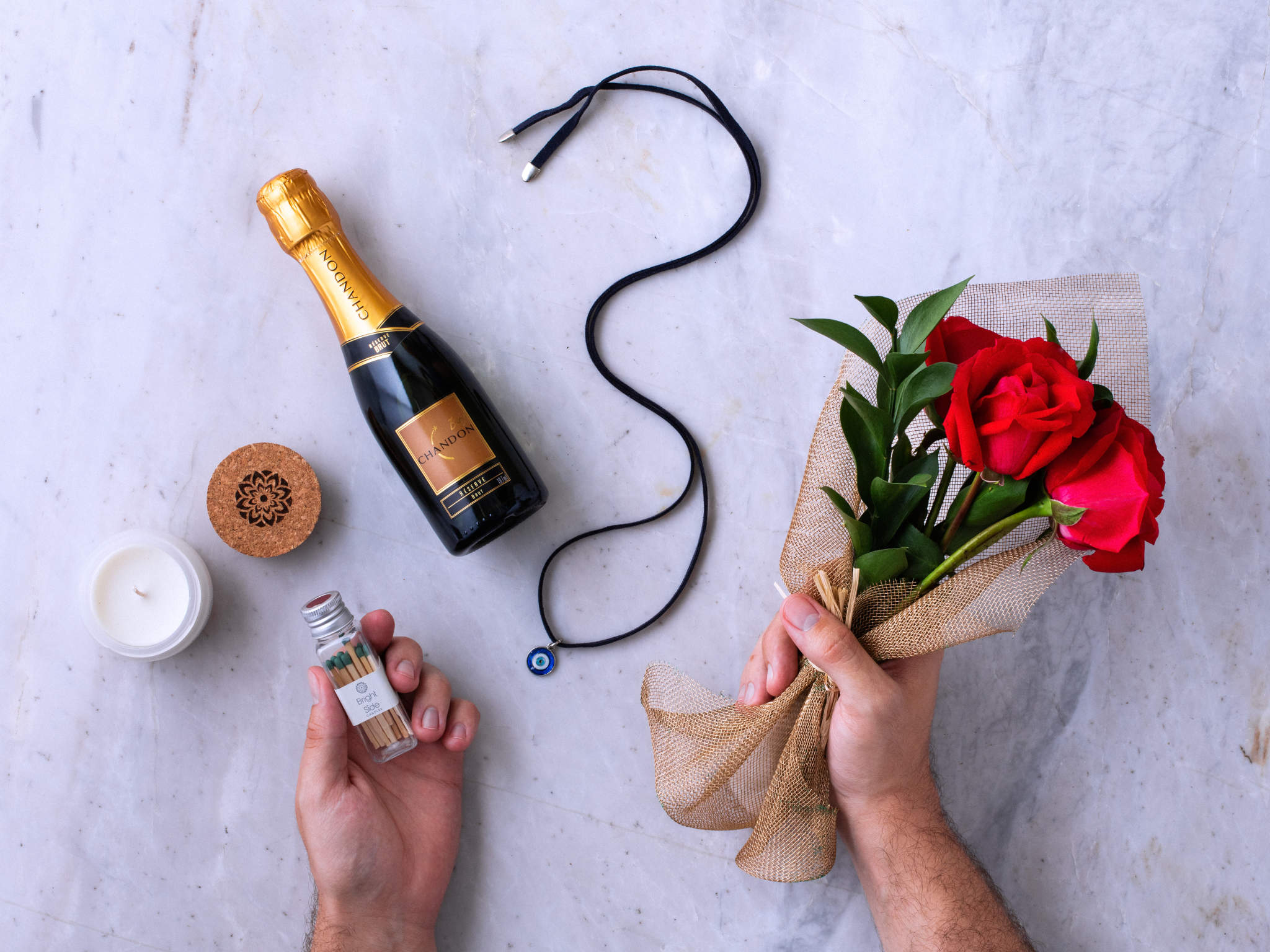 Buquê de Rosas com Espumante Chandon e Vela Bright Side Para Entrega