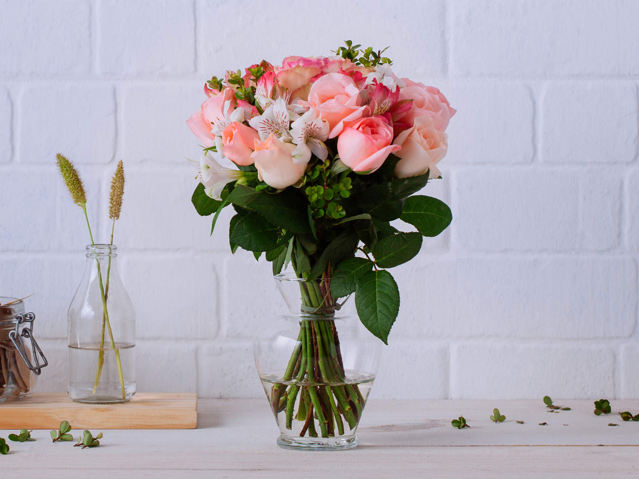 Arranjo de Rosas e Alstroemérias Rosas em Vaso Para Entrega