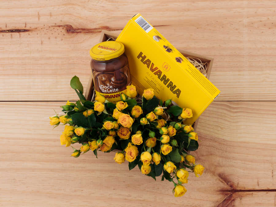 Kit com Rosas Amarelas, Alfajores e Doce de Leite Havanna