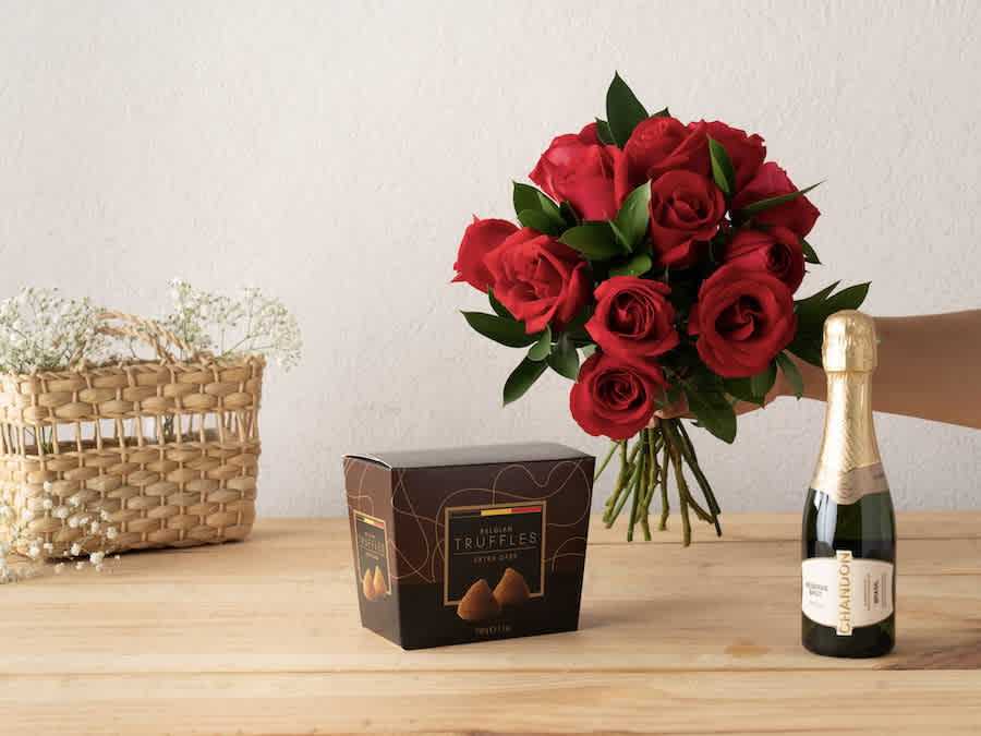 10 Rosas Vermelhas, Trufas e Baby Chandon Para Entrega