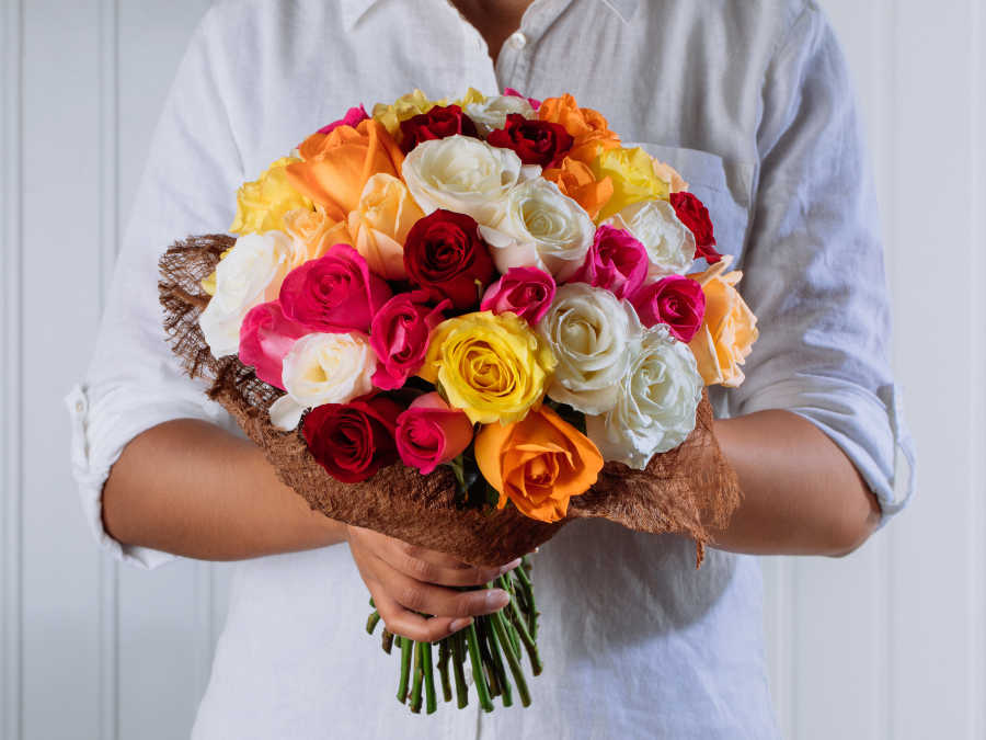 Buquê de 30 Rosas Coloridas Para Entrega