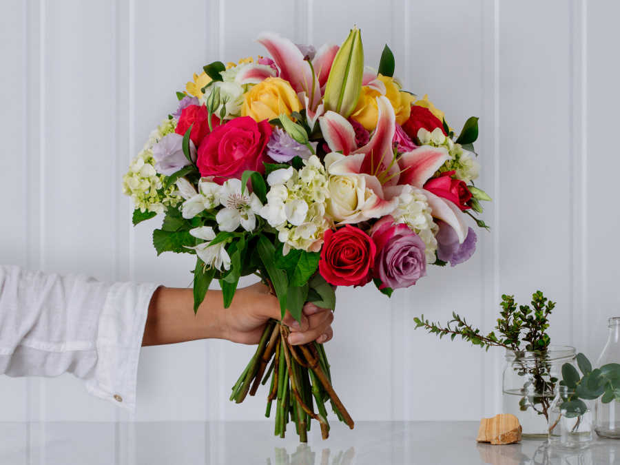 Buquê de Rosas, Lírios, Alstroemérias, Lisianthus e Hortênsias