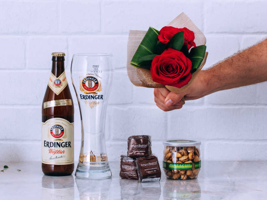 Cesta com Cerveja Erdinger, Rosas Vermelhas, Pistaches e Brownies