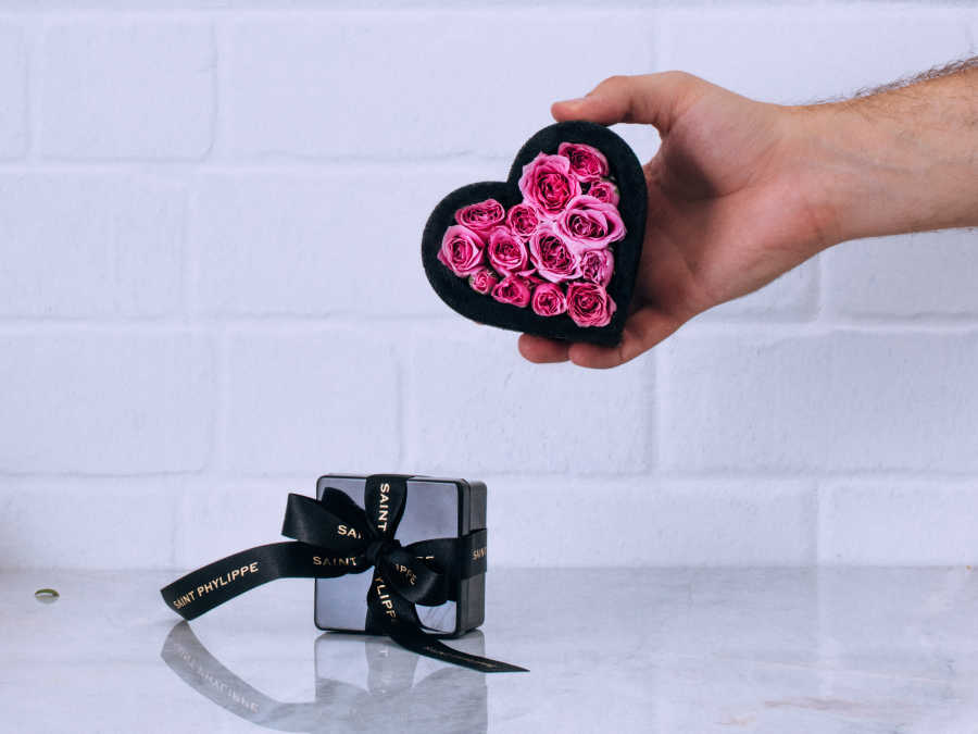 Coração de Mini Rosas Lilás com Chocolate