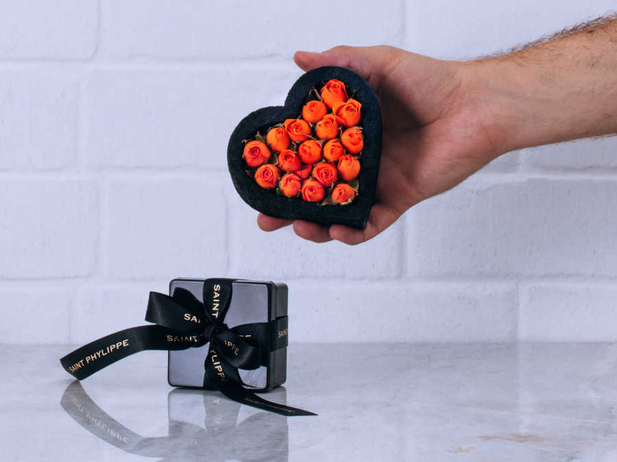 Coração de Mini Rosas Laranjas com Chocolate