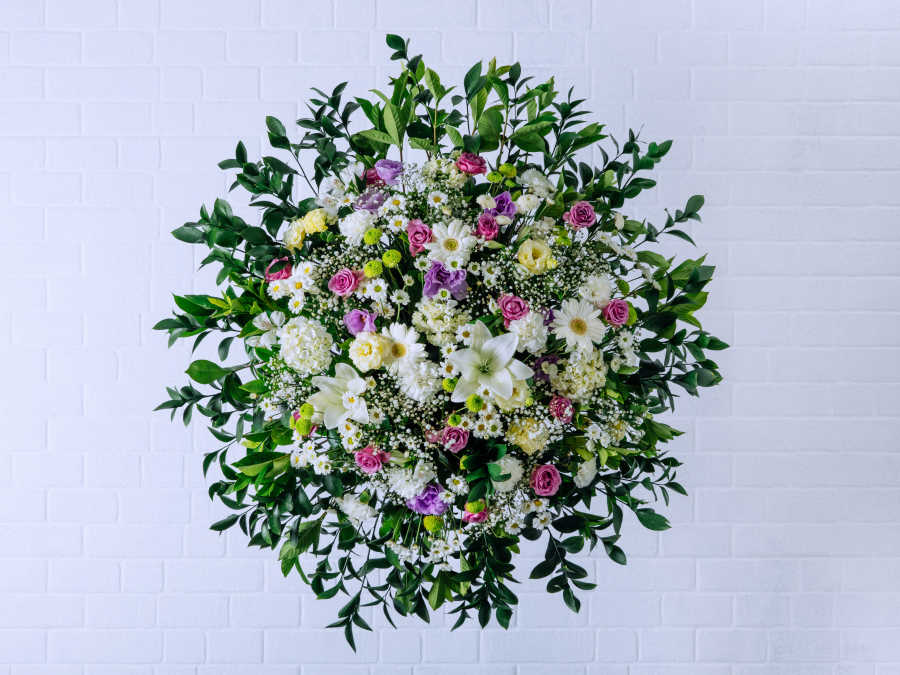 Coroa de Flores Lilás Para Entrega