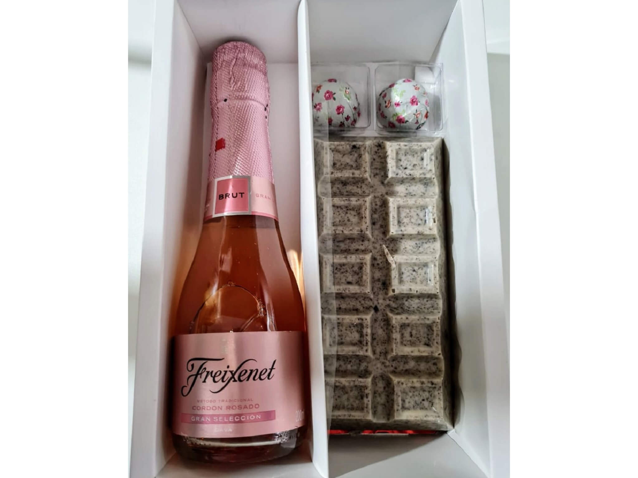 Caixa Mini Rose Brigadeiro Brasil (Recheio Kit Kat)