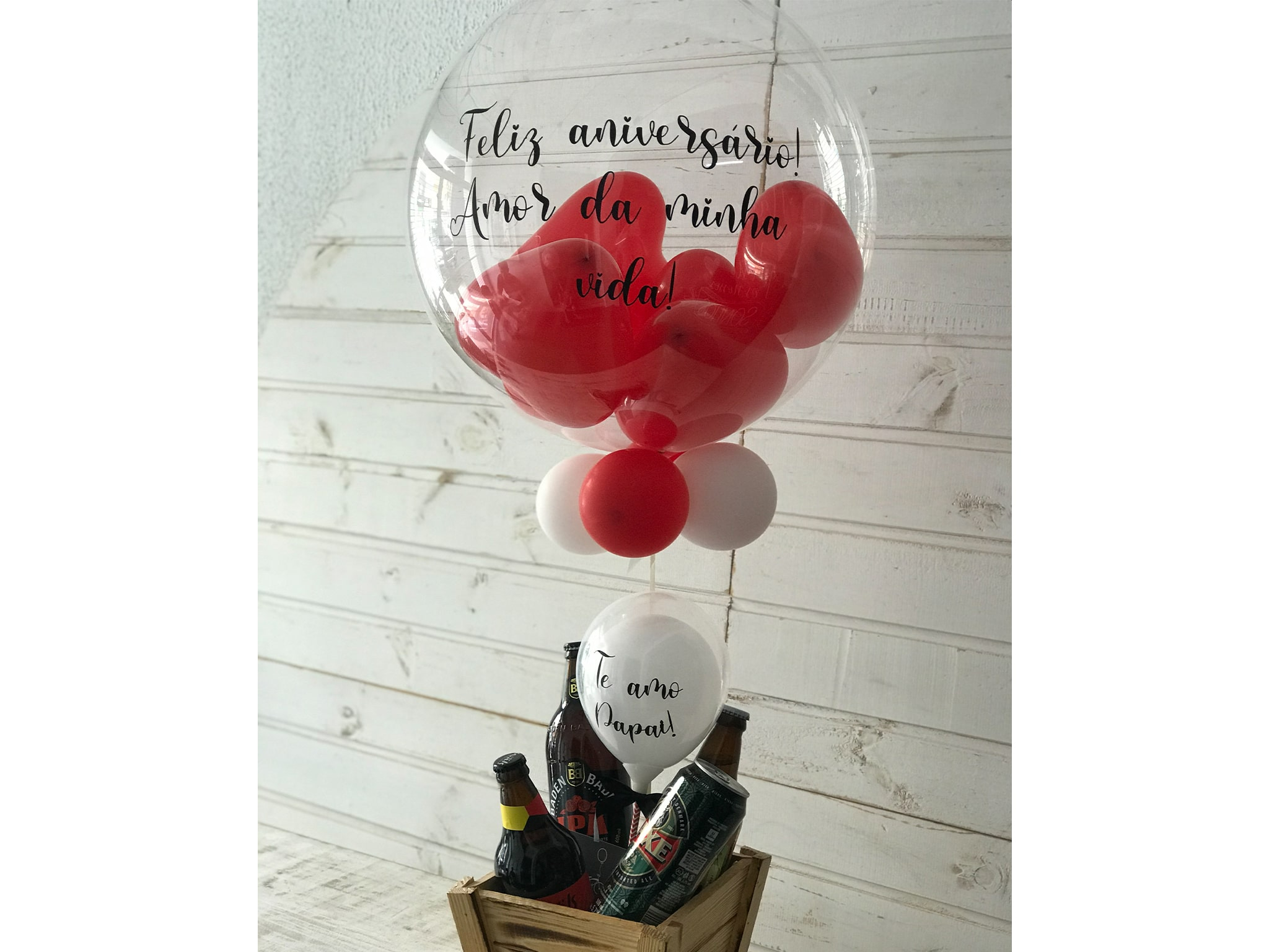 Kit Cerveja e Balão Cristal com Corações e Balão pequeno Cortesia Kit Cerveja e Balão Cristal com Corações e Balão pequeno Cortesia